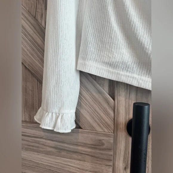 NWOT White Lace Ruffle Top - Picture 3 of 9